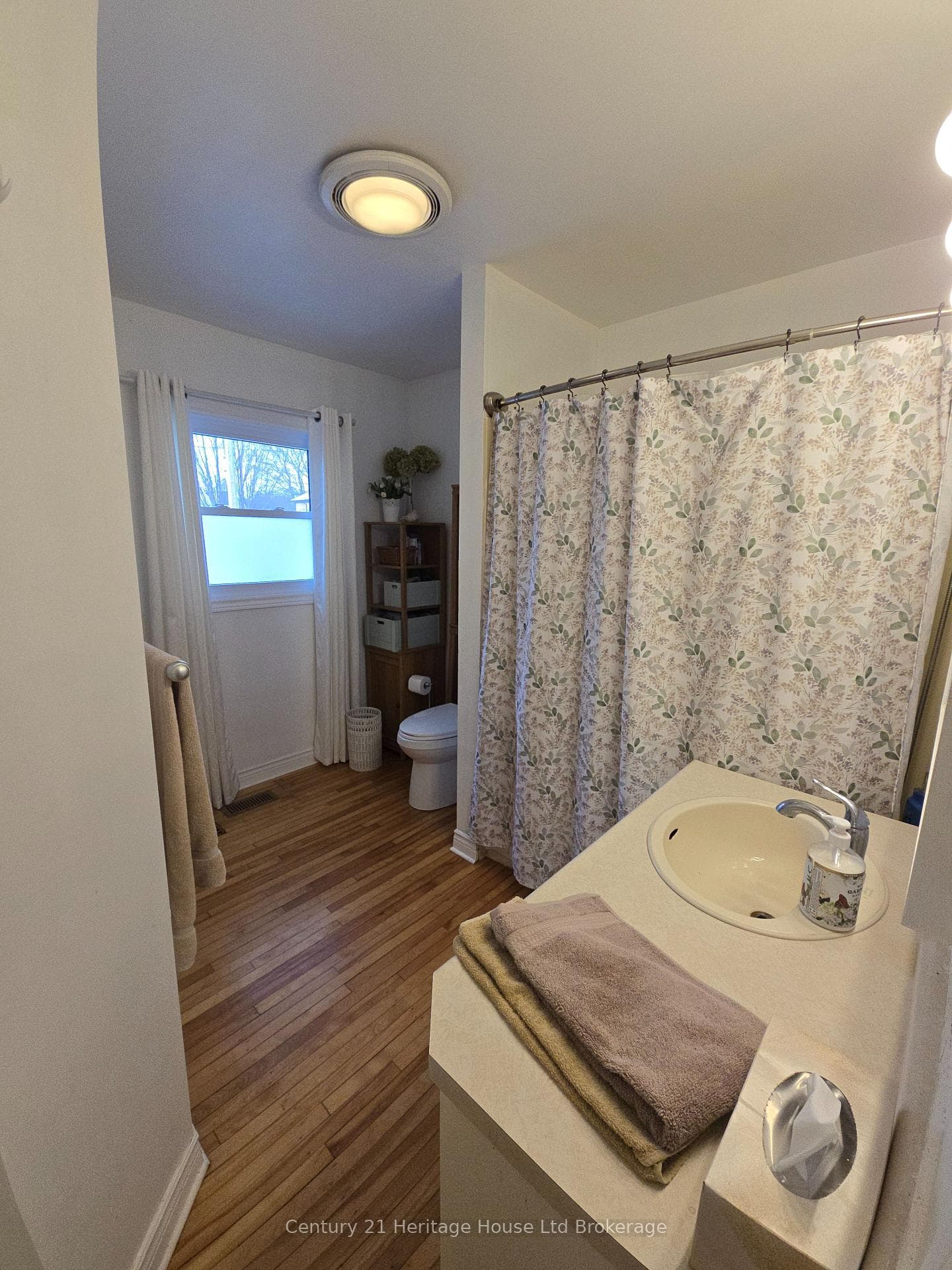 328 Victoria Street photo 13