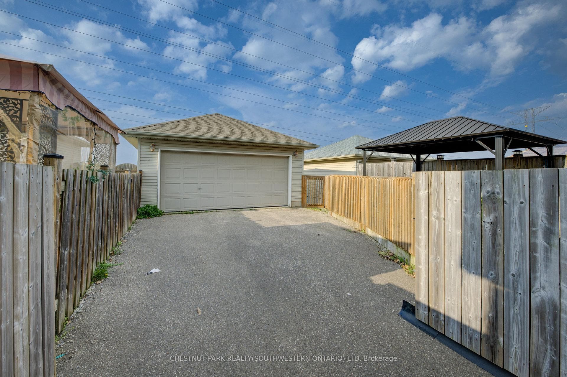 665 Windflower Crescent photo 33