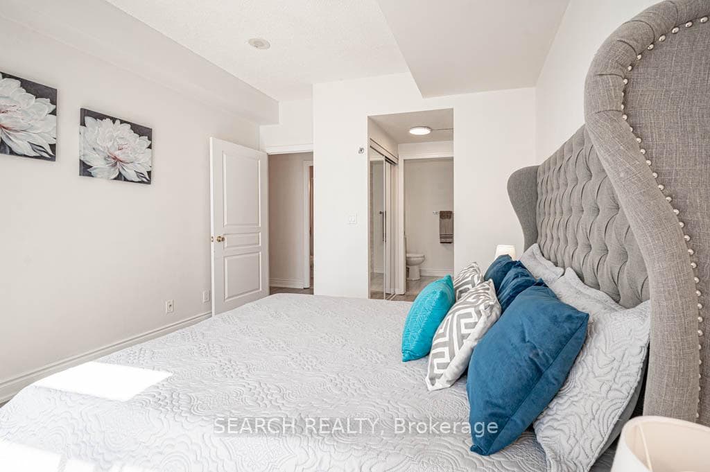 220 Burnhamthorpe Road Unit 908 photo 33