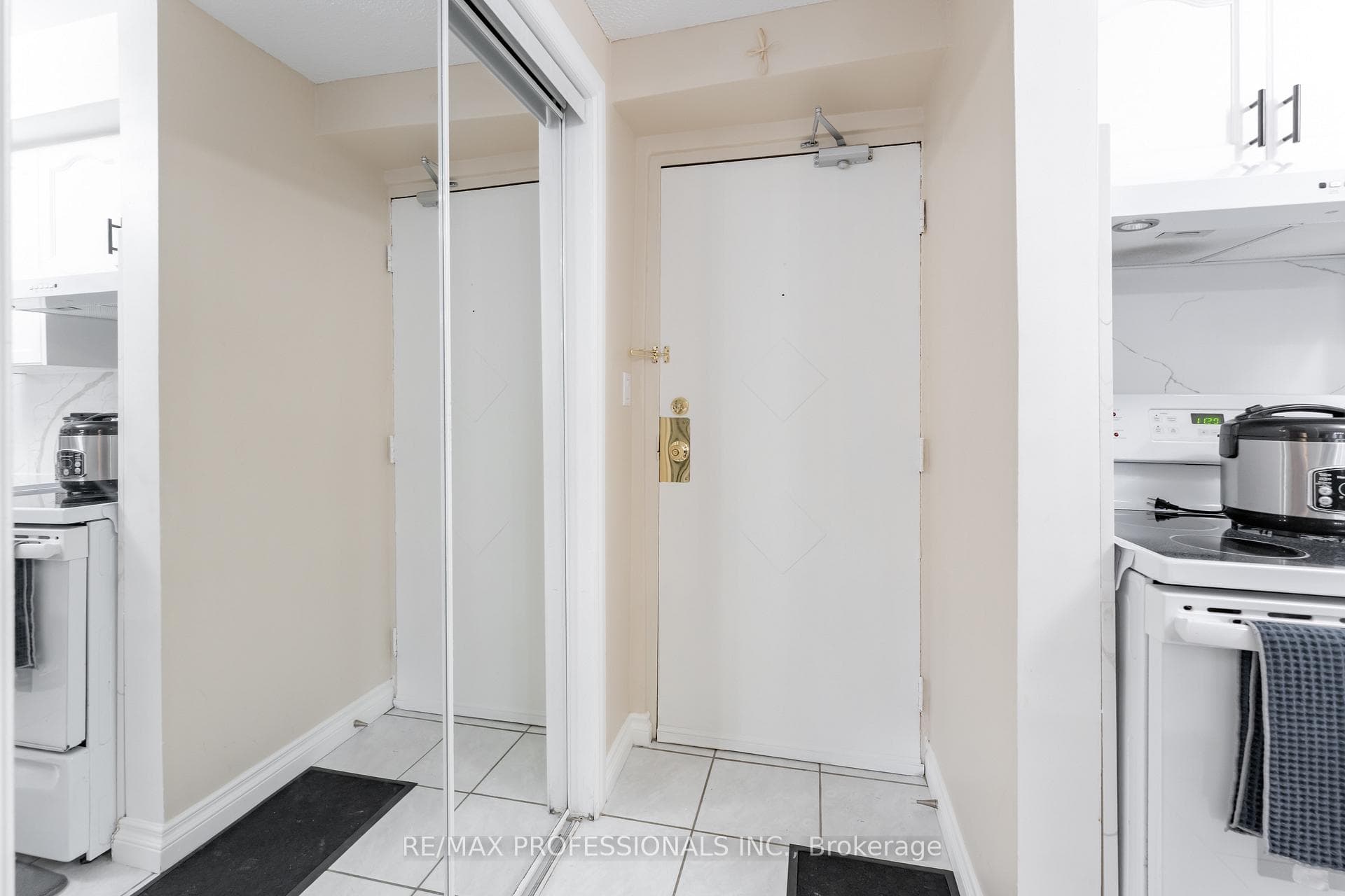 75 Glenburn Court Unit 111 photo 2
