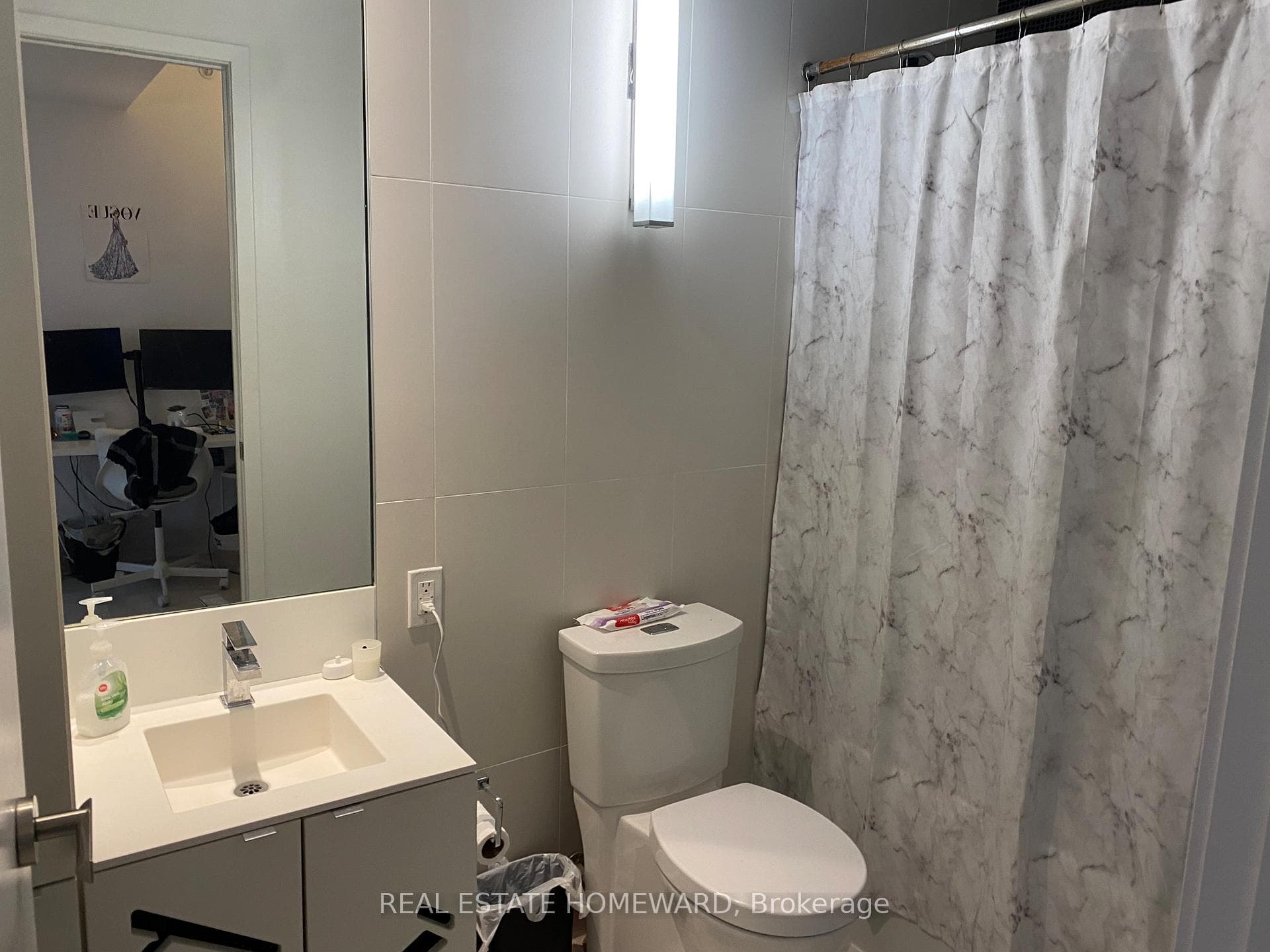 125 Peter Street Unit 1813 photo 11