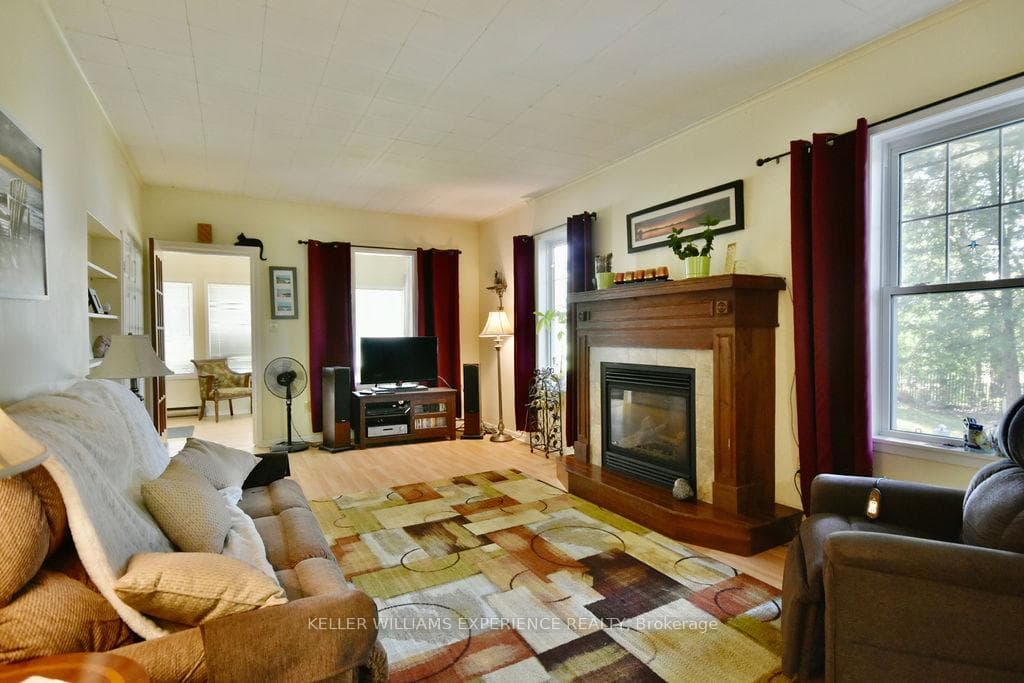 178 Yonge Street photo 13