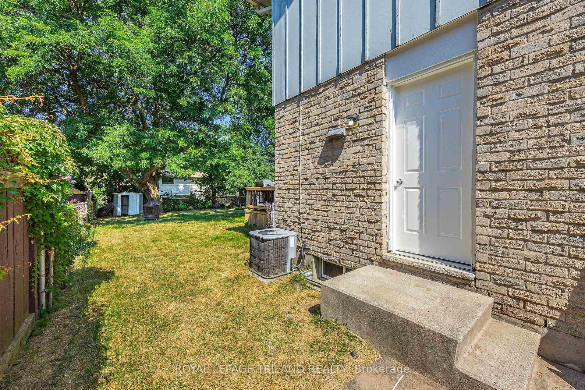 1767 Aldersbrook Road photo 3