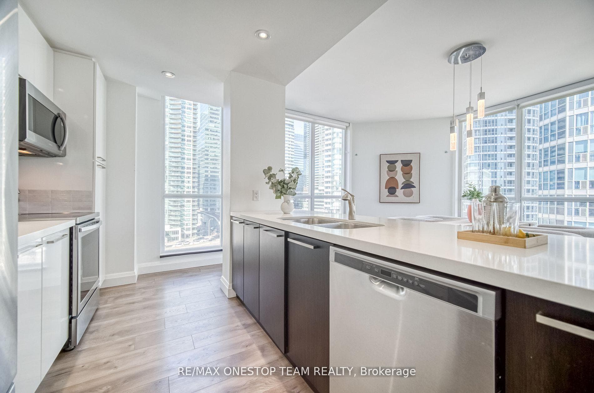 218 Queens Quay Unit 1002 photo 16