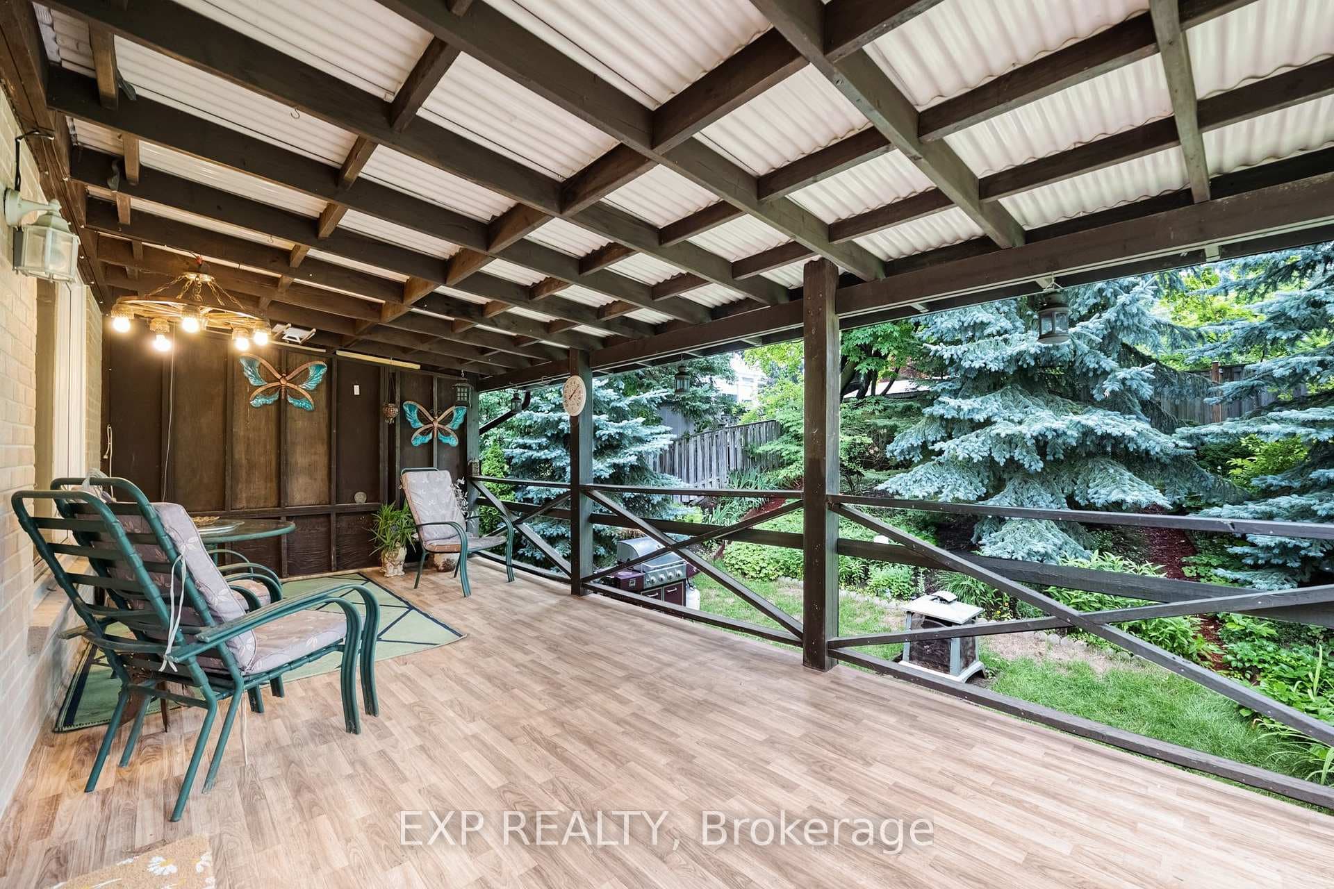 639 Irwin Crescent photo 37