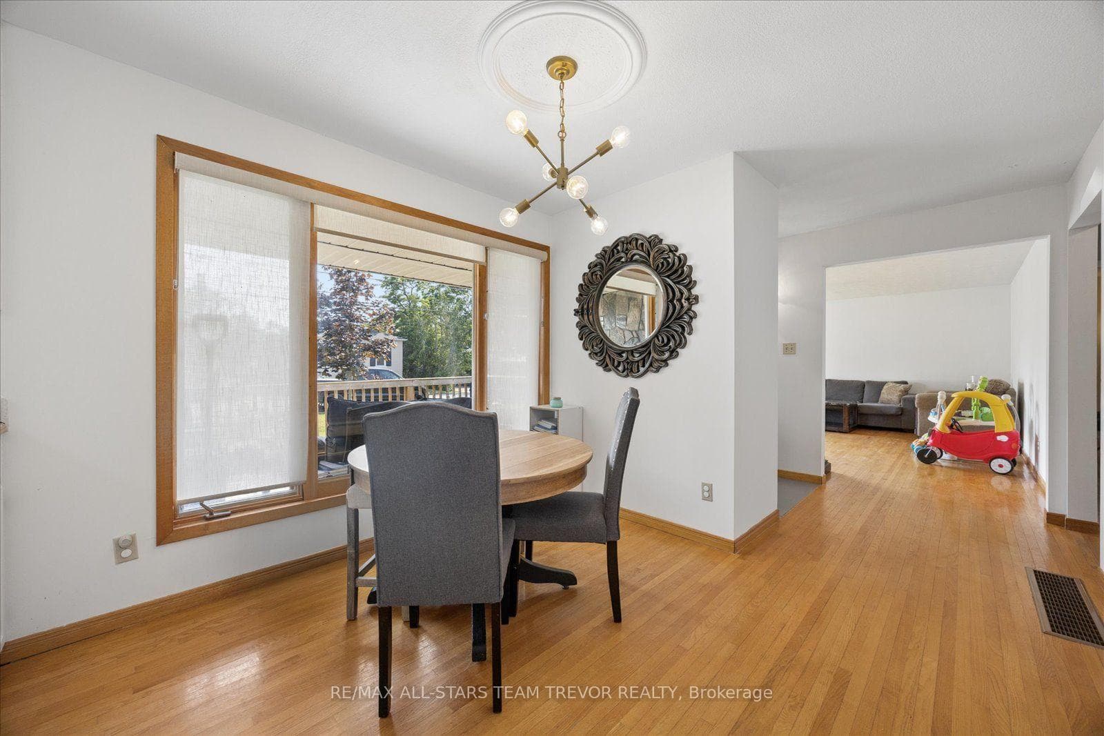 280 Bay Street photo 6