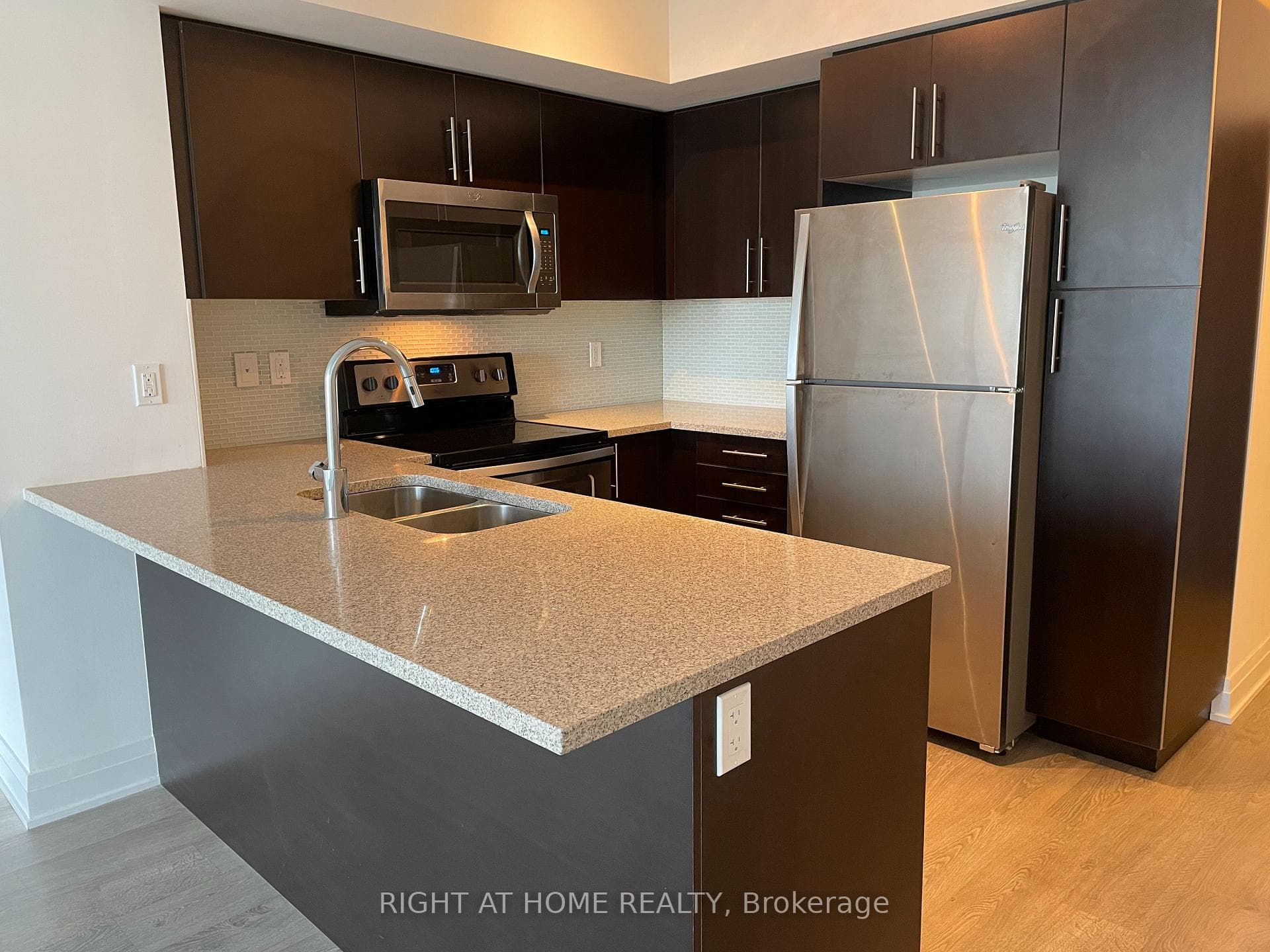 55 Speers Road Unit 410 photo 4