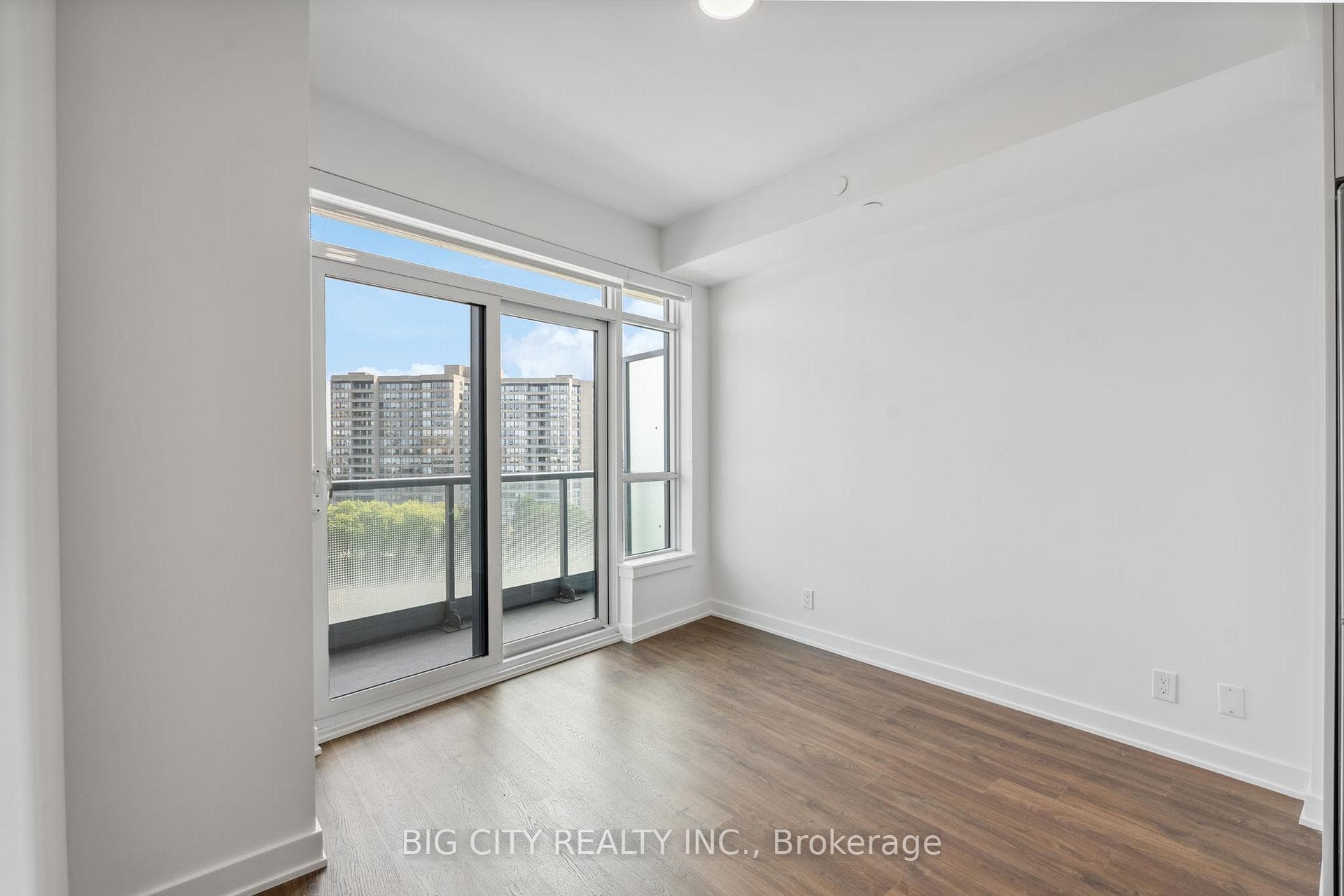 30 Upper Mall Way Unit 608A photo 11