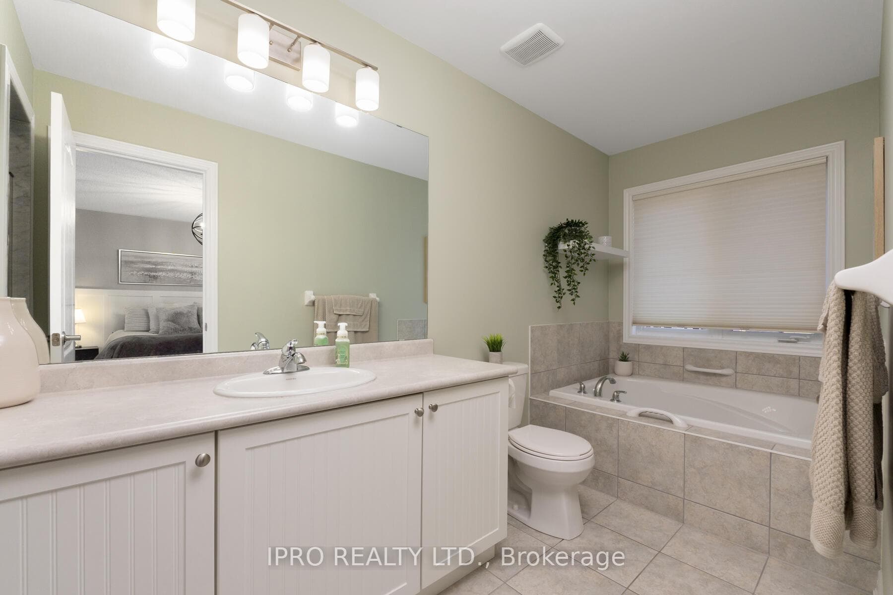 834 Cook Crescent photo 13