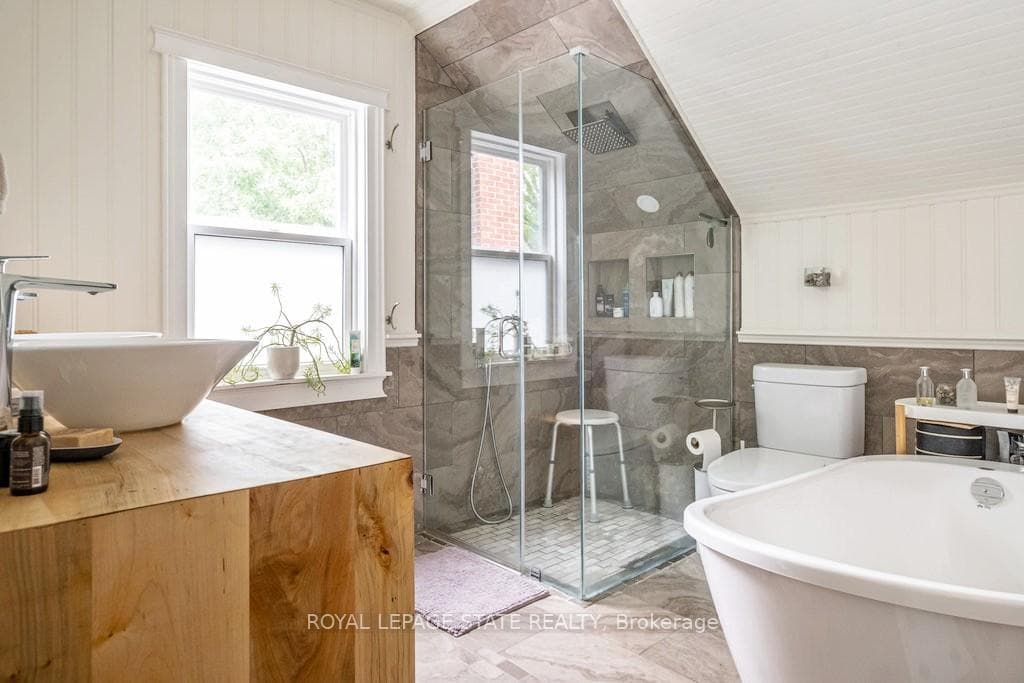 143 Bond Street photo 26