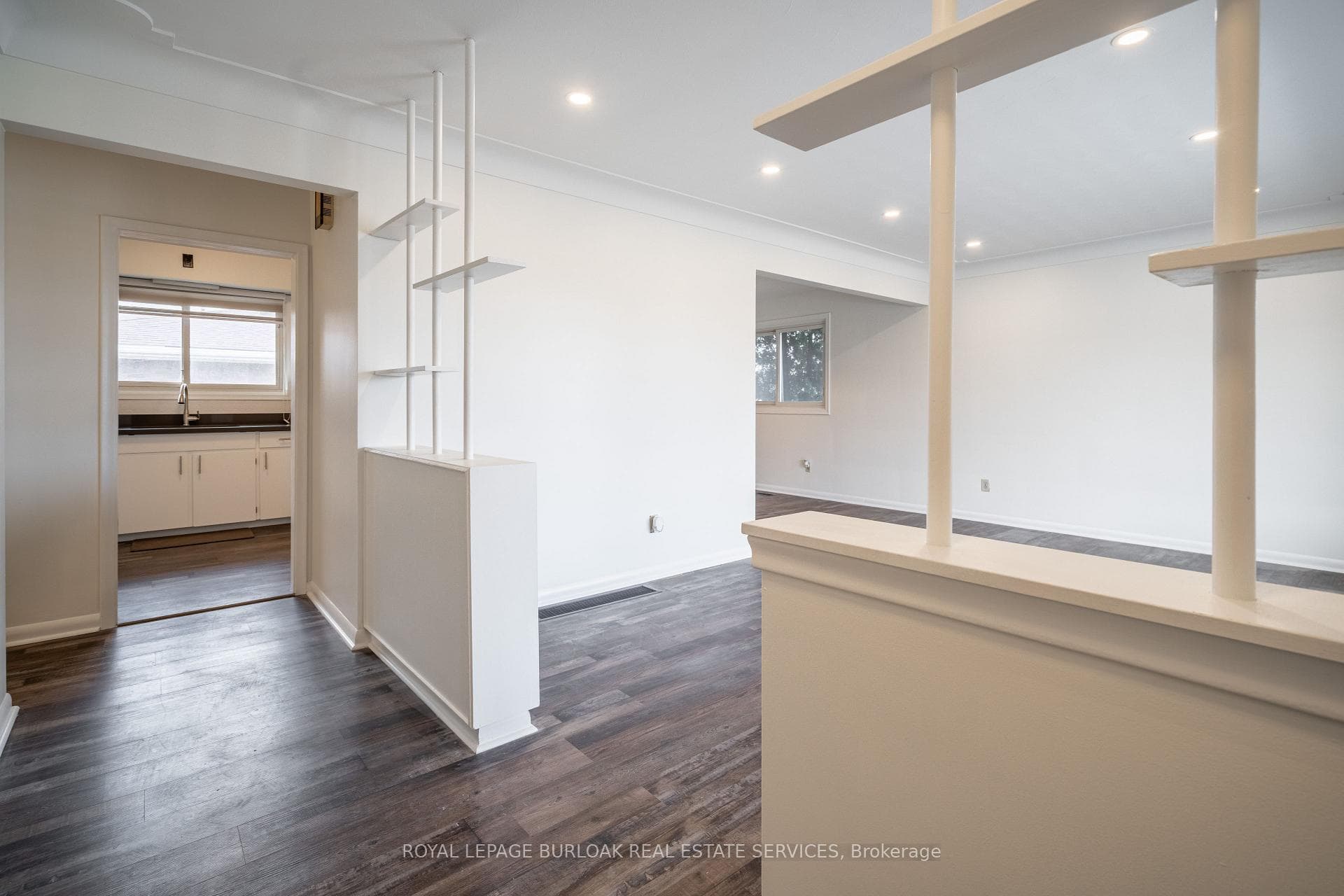 4 STARLIGHT Court Unit Upper photo 3