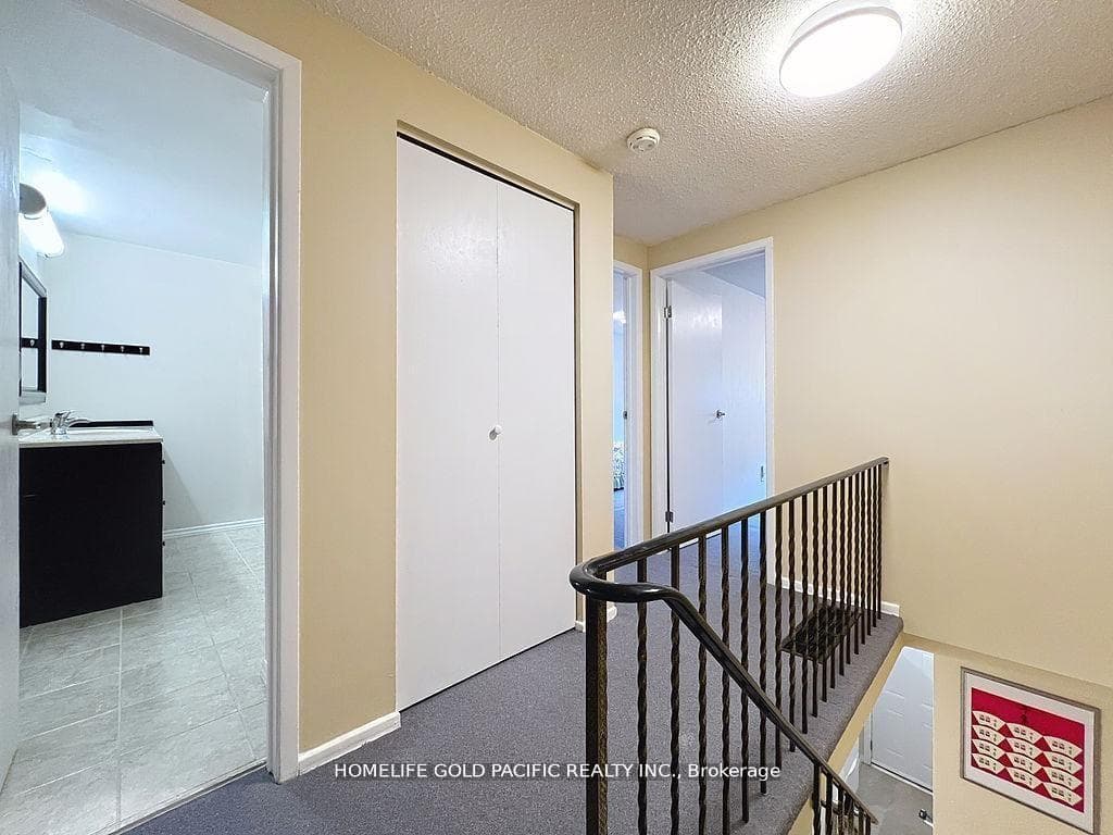 42 Stonehill Court Unit 11 photo 5