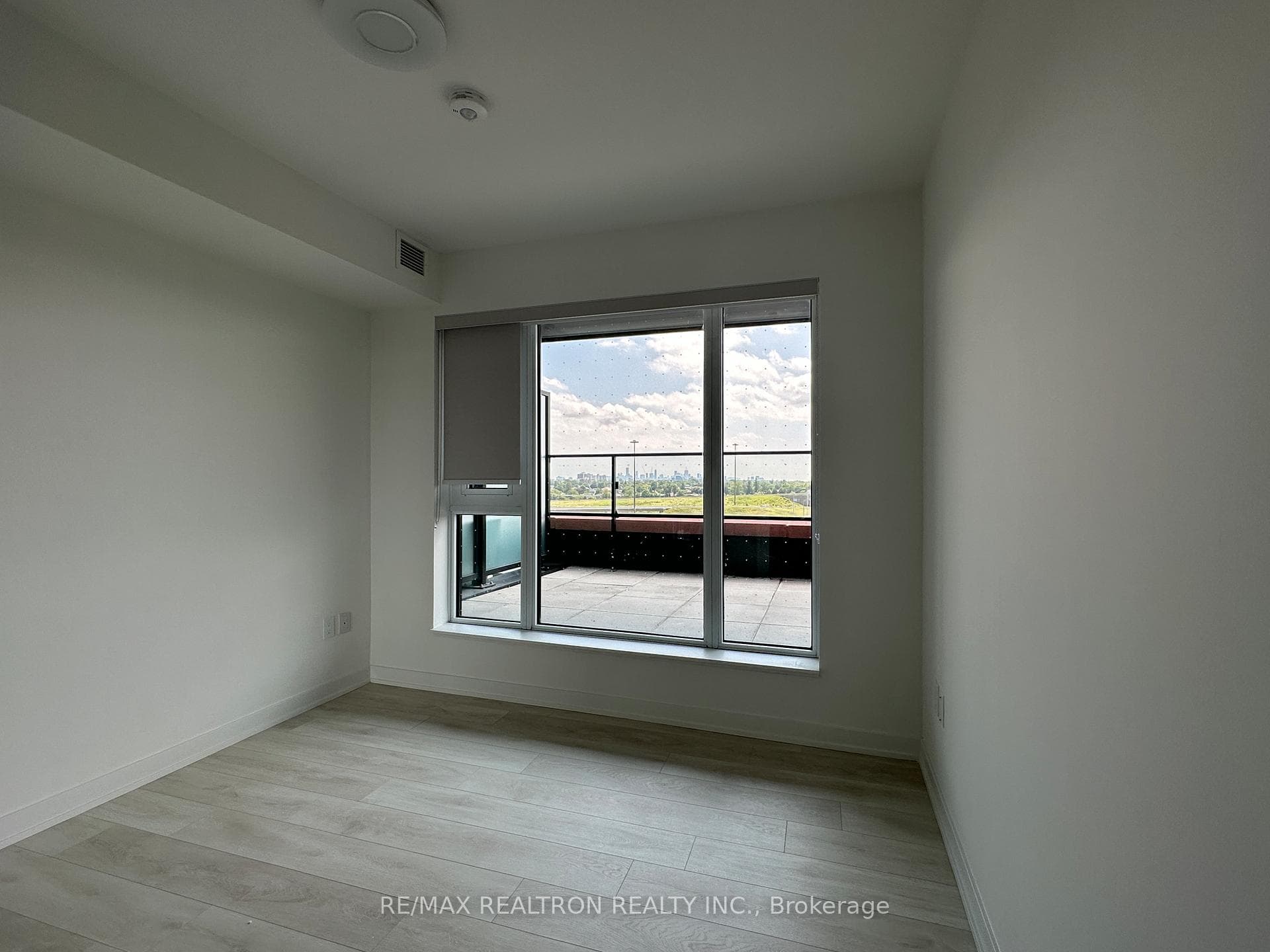 8 Tippett Road Unit 712 photo 18