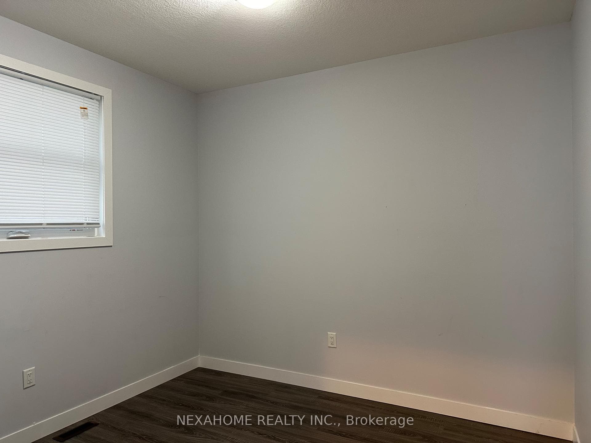 953 Manhattan Way photo 4