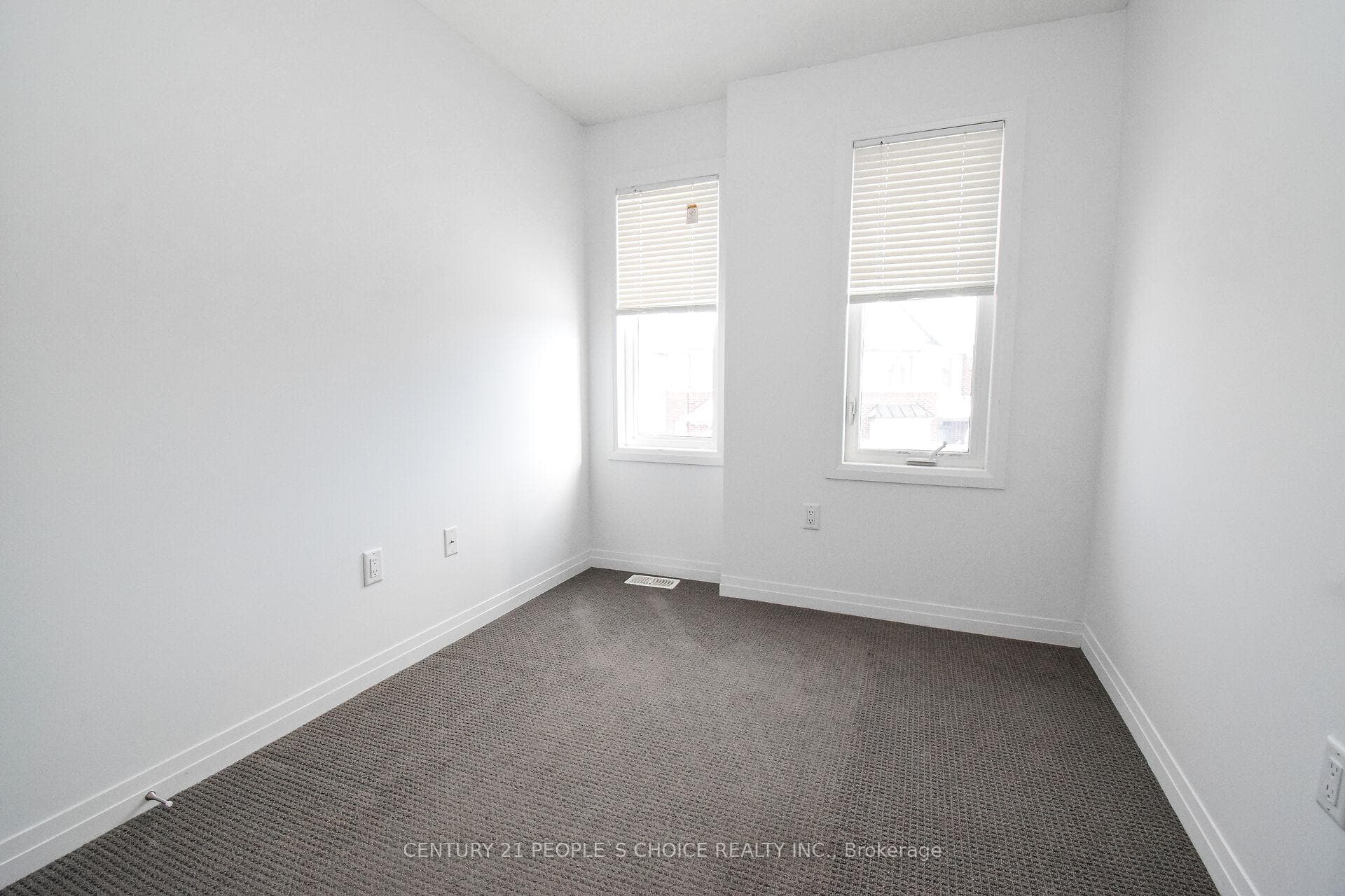 15 Hoffman Lane photo 40