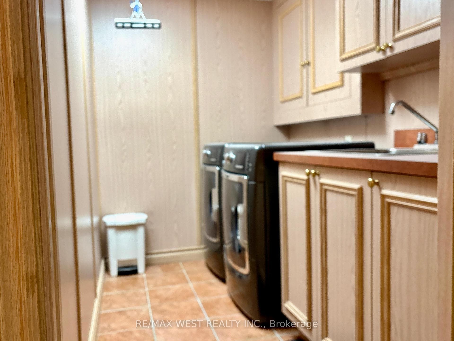 463 Hewitt Circle photo 12