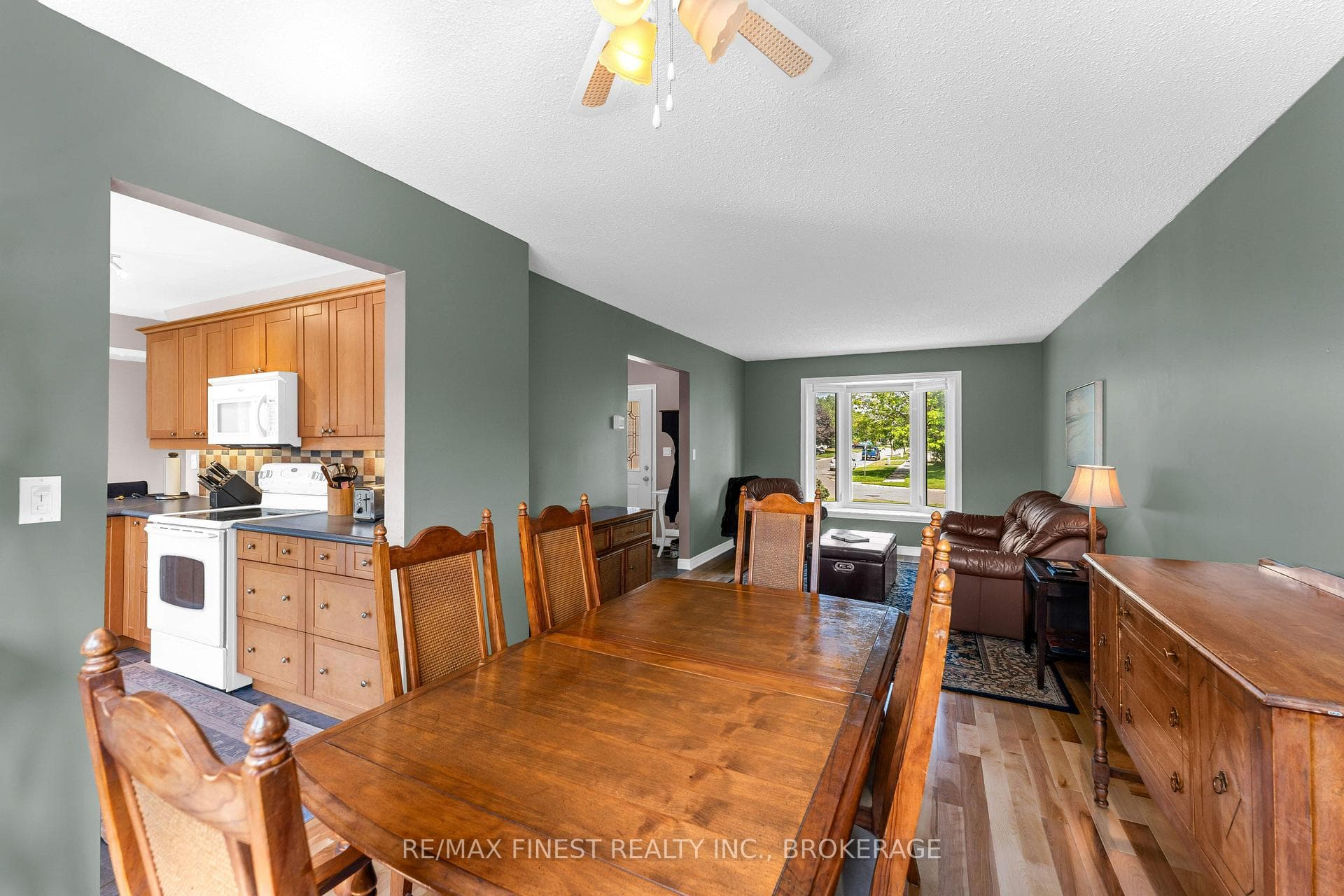 943 Newhall Drive photo 9