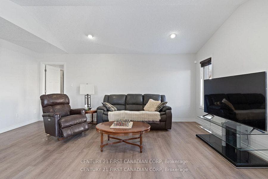 46 Westlake Drive photo 22