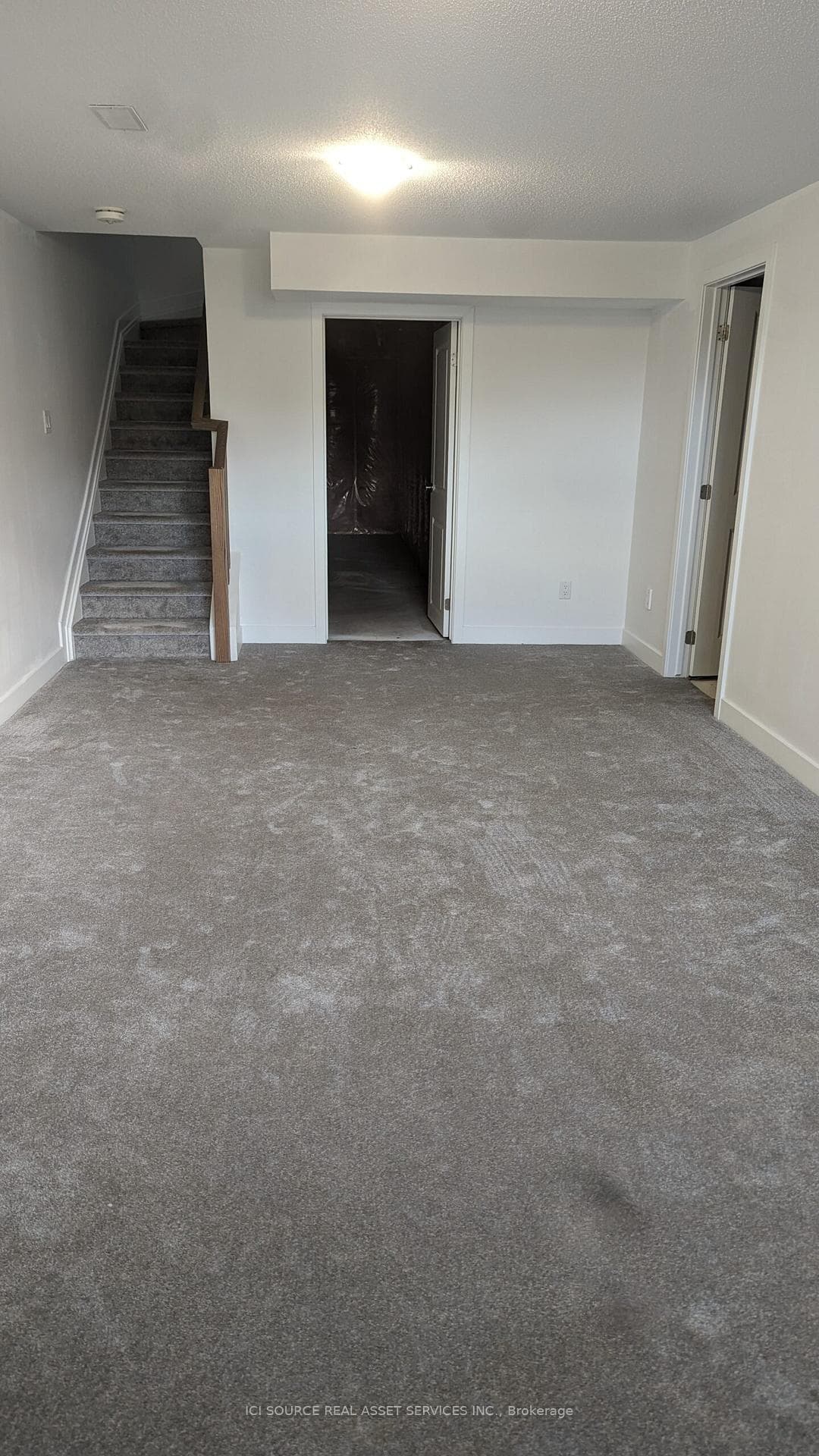 685 Putney Crescent photo 11