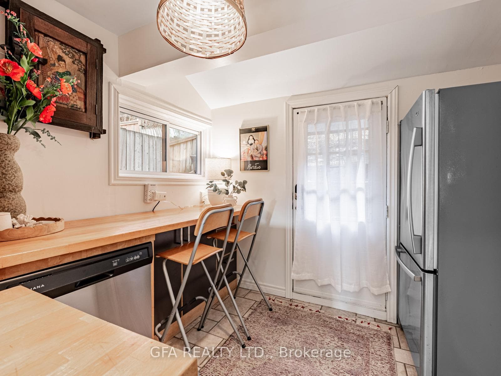 880 Davenport Road photo 11