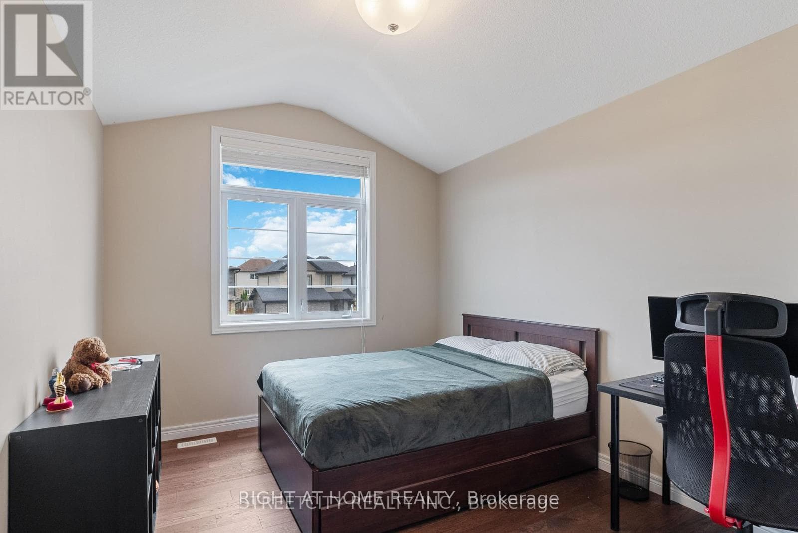 402 TANSBURY Street photo 29