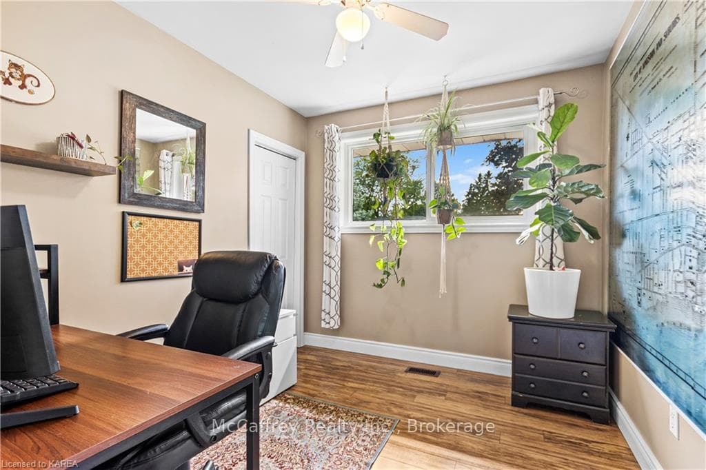 1580 FAIRLEIGH Street photo 18