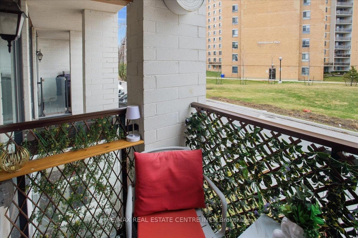 132 Widdicombe Hill Boulevard Unit 307 photo 13