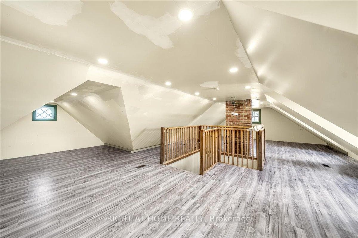 1320 King Street photo 46
