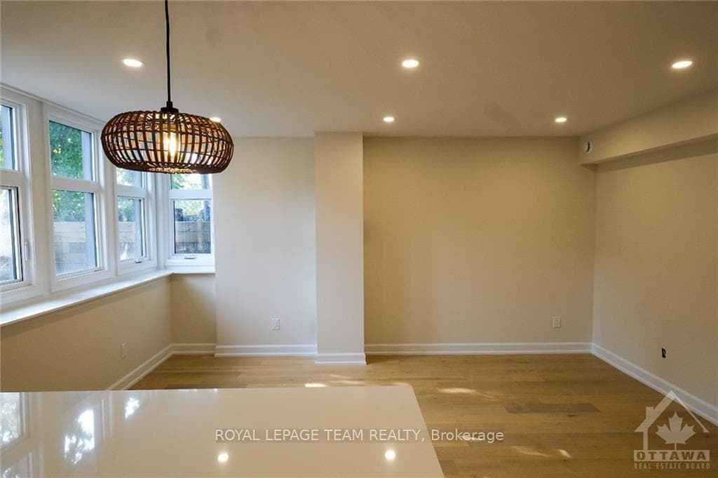 415 TWEEDSMUIR Avenue Unit D photo 5