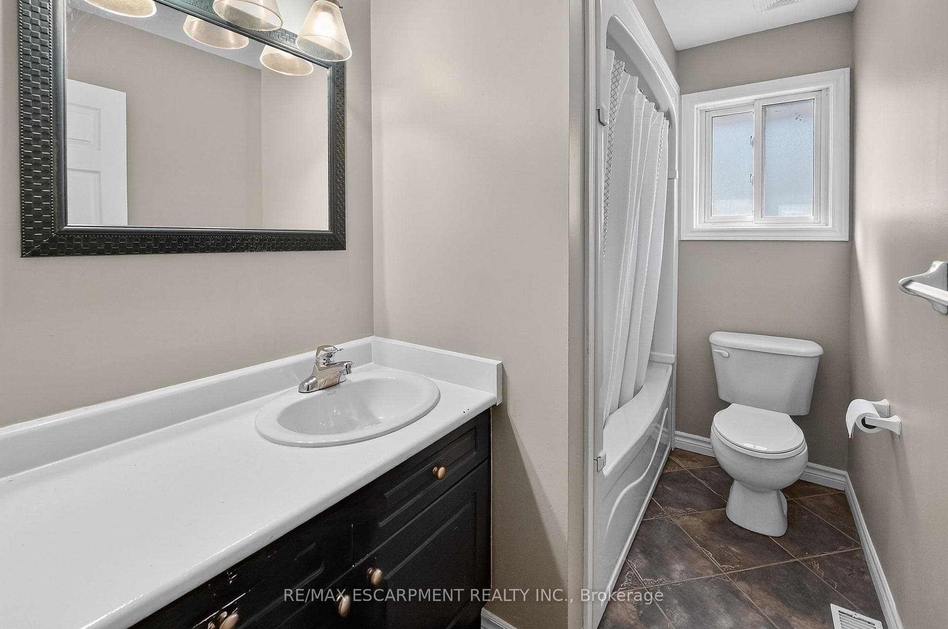 209 Ravenbury Drive photo 16