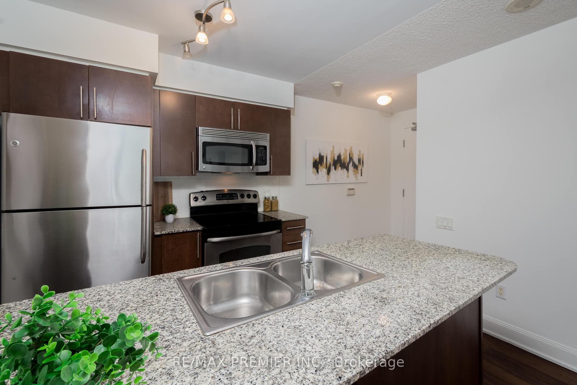 2191 Yonge Street Unit 1512 photo 10