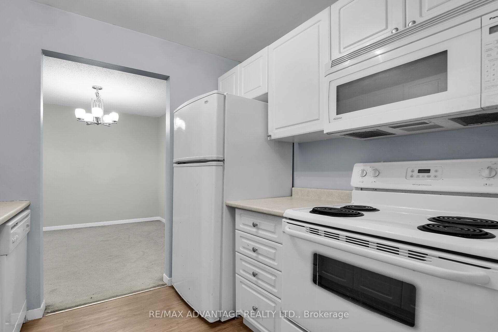 727 Deveron Crescent Unit 301 photo 6