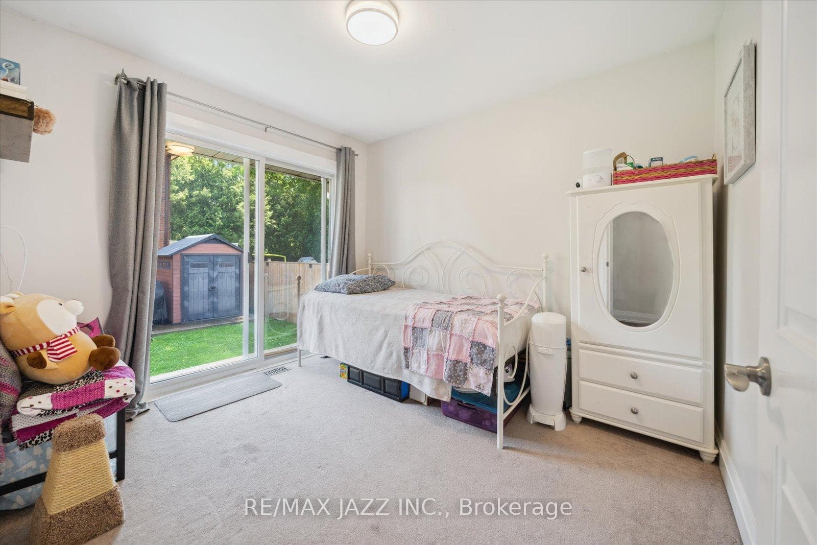 749 Cambridge Avenue photo 13