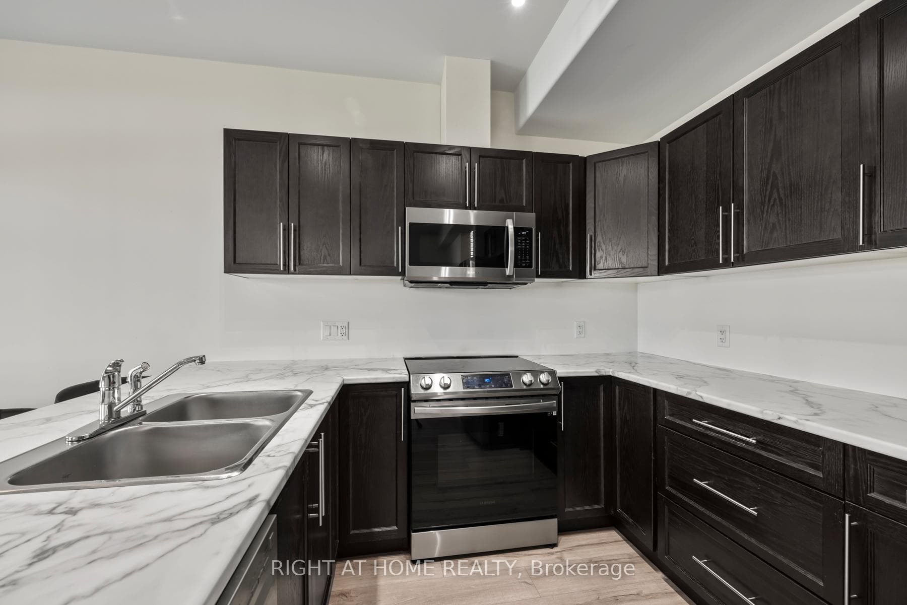 215 Pratt Drive photo 10