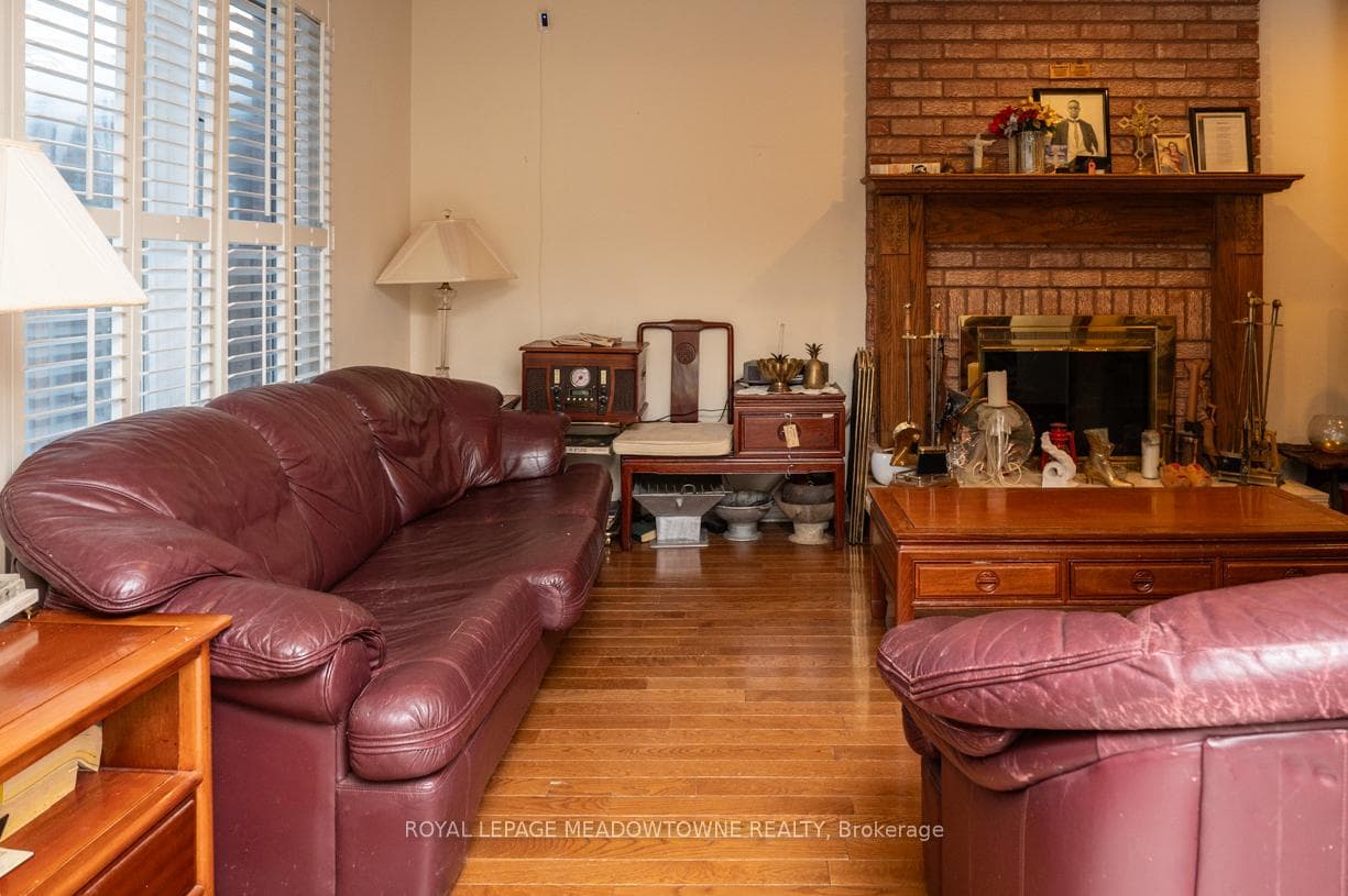 9 Hanna Avenue photo 14