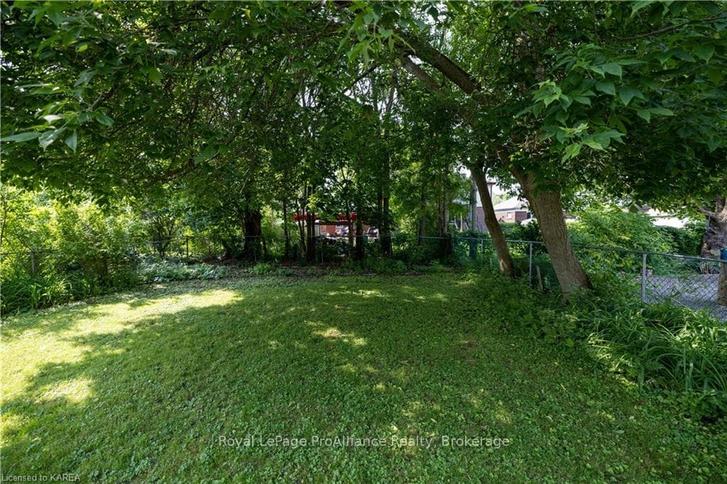 52 CARRUTHERS Avenue photo 38