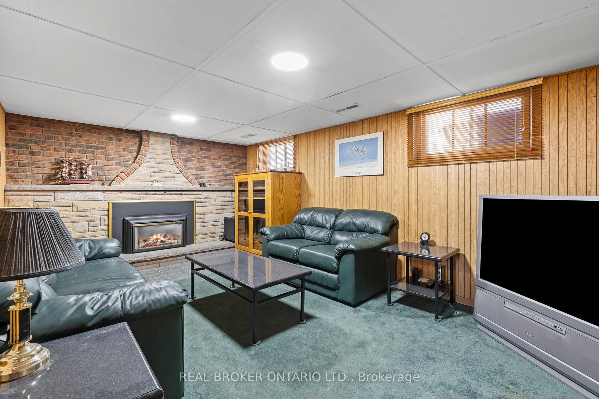 104 Howard Avenue photo 20