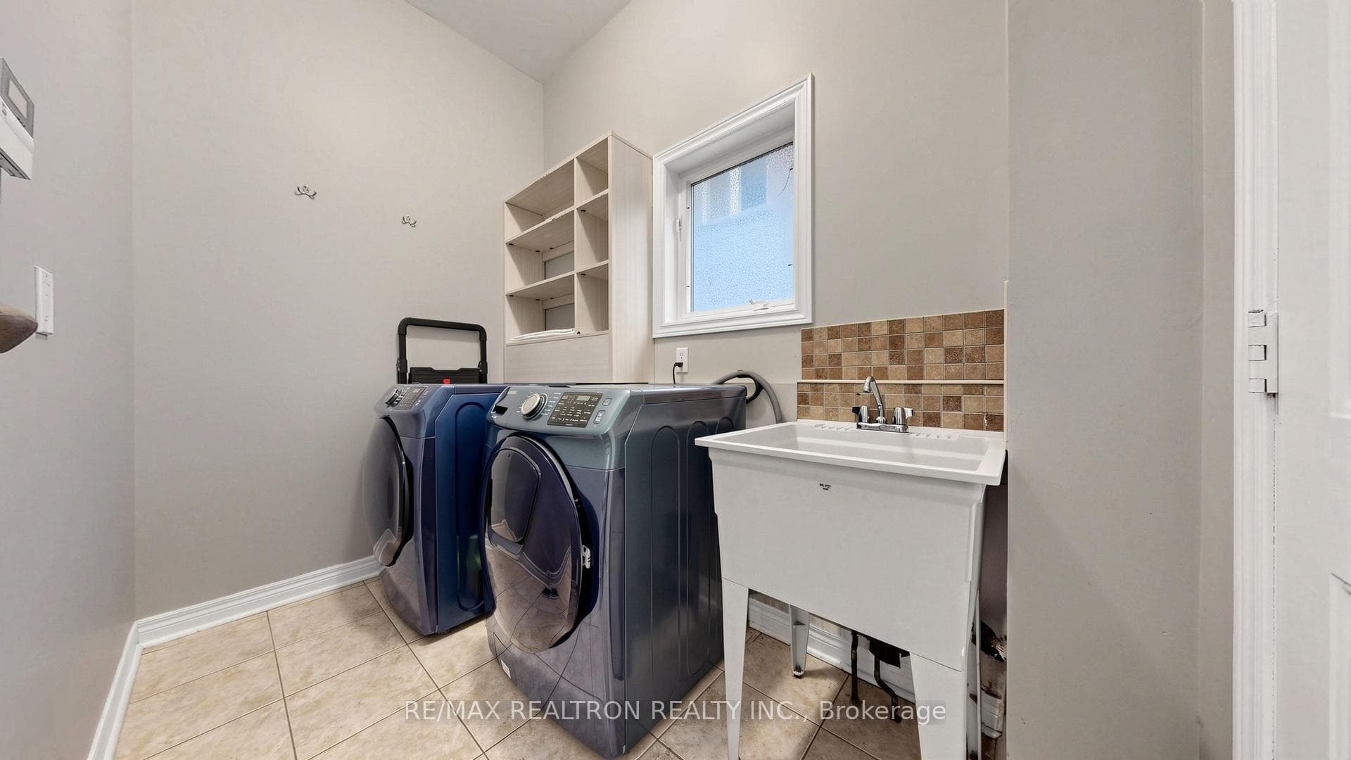492 Pleasant Ridge Avenue photo 25