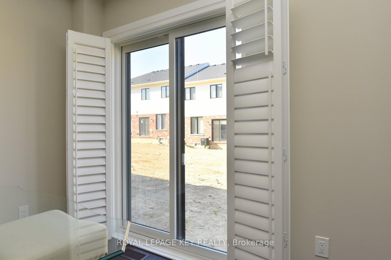 146 Aquasanta Crescent photo 11