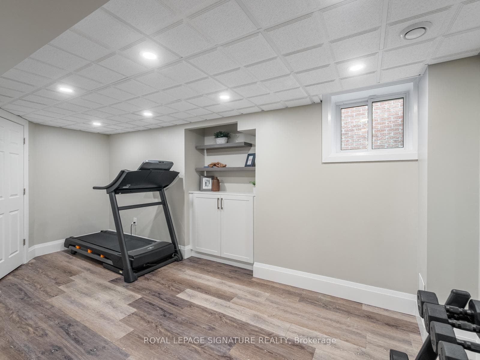 550 Barry Drive photo 34