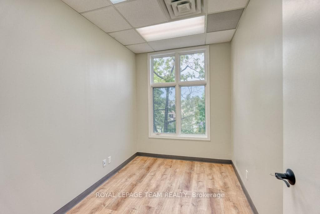 84 Centrepointe Drive photo 19