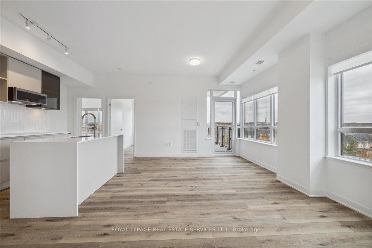 395 Dundas Street Unit 529 photo 8