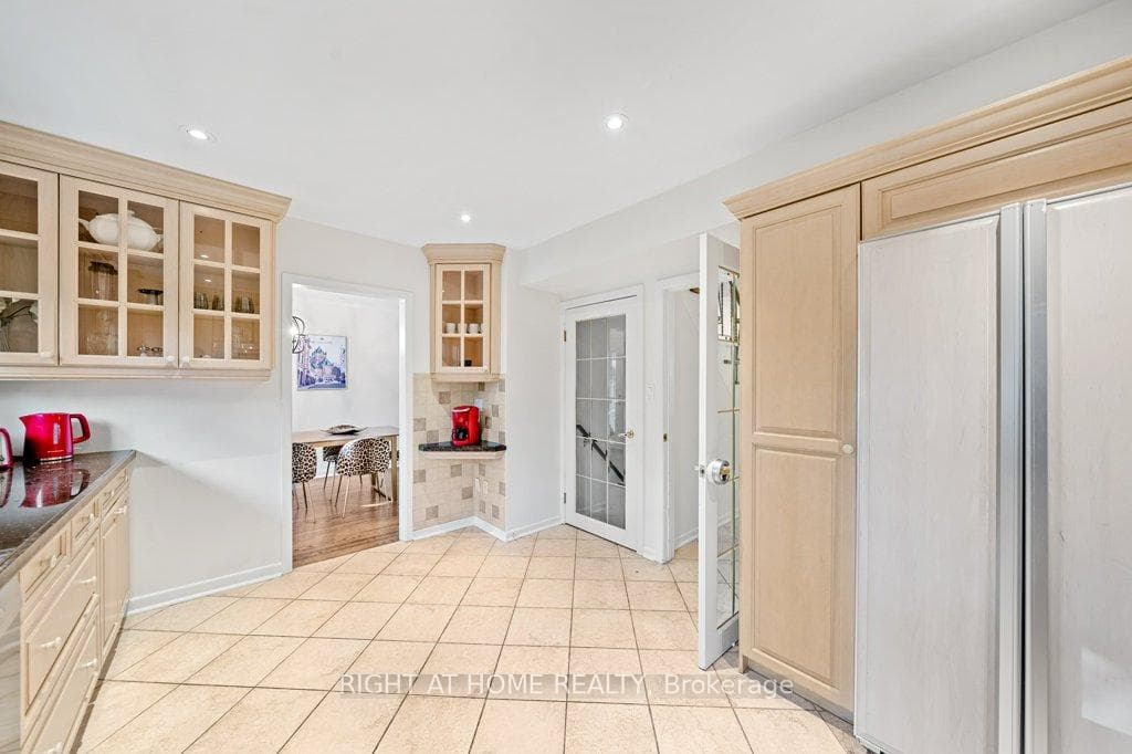 6 Almond Avenue photo 17