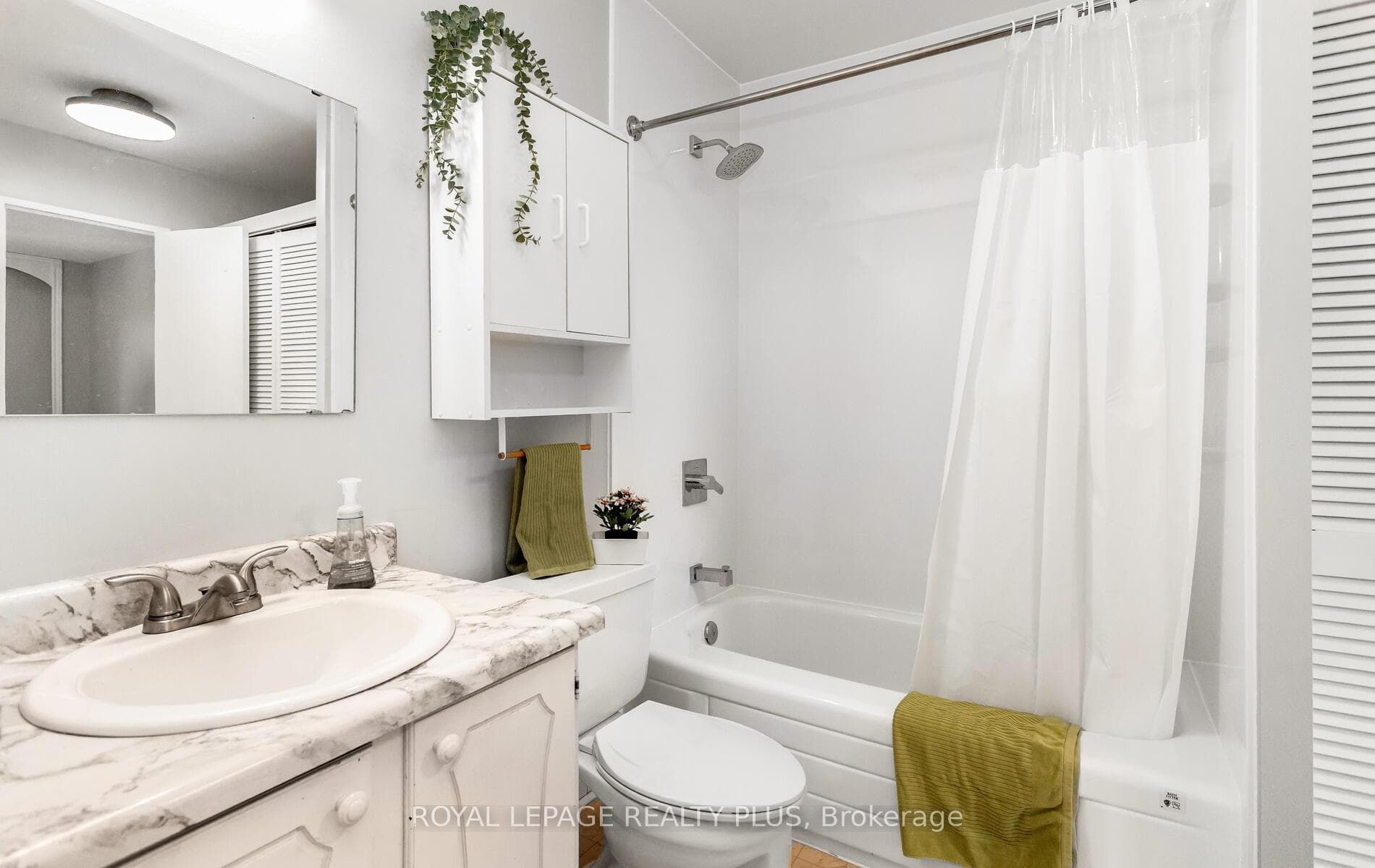 3025 The Credit Woodlands N/A Unit 301 photo 12
