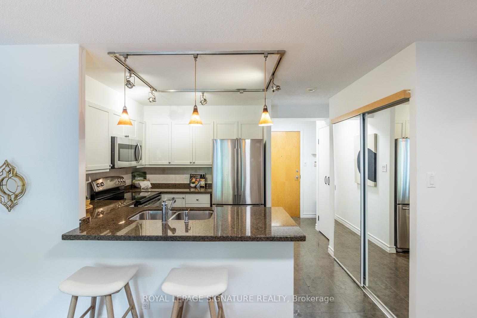 600 Queens Quay Unit 321 photo 6