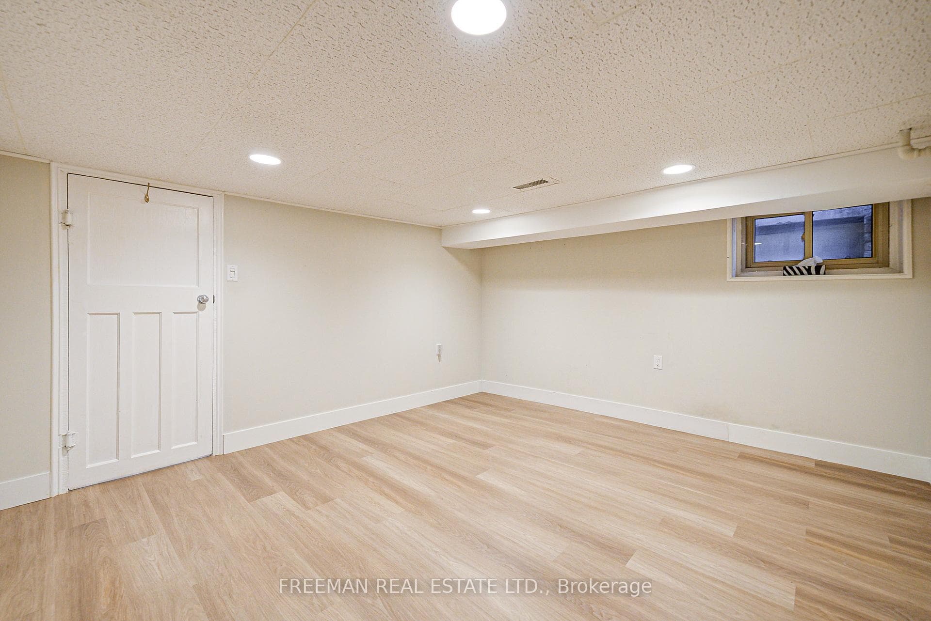784 Markham Street photo 29