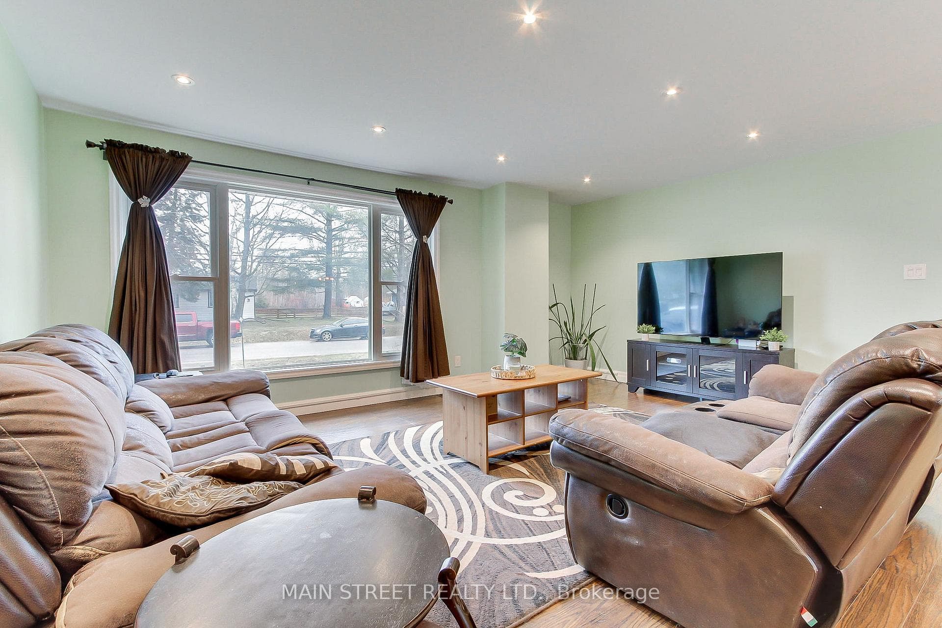 52 Maple Avenue photo 6