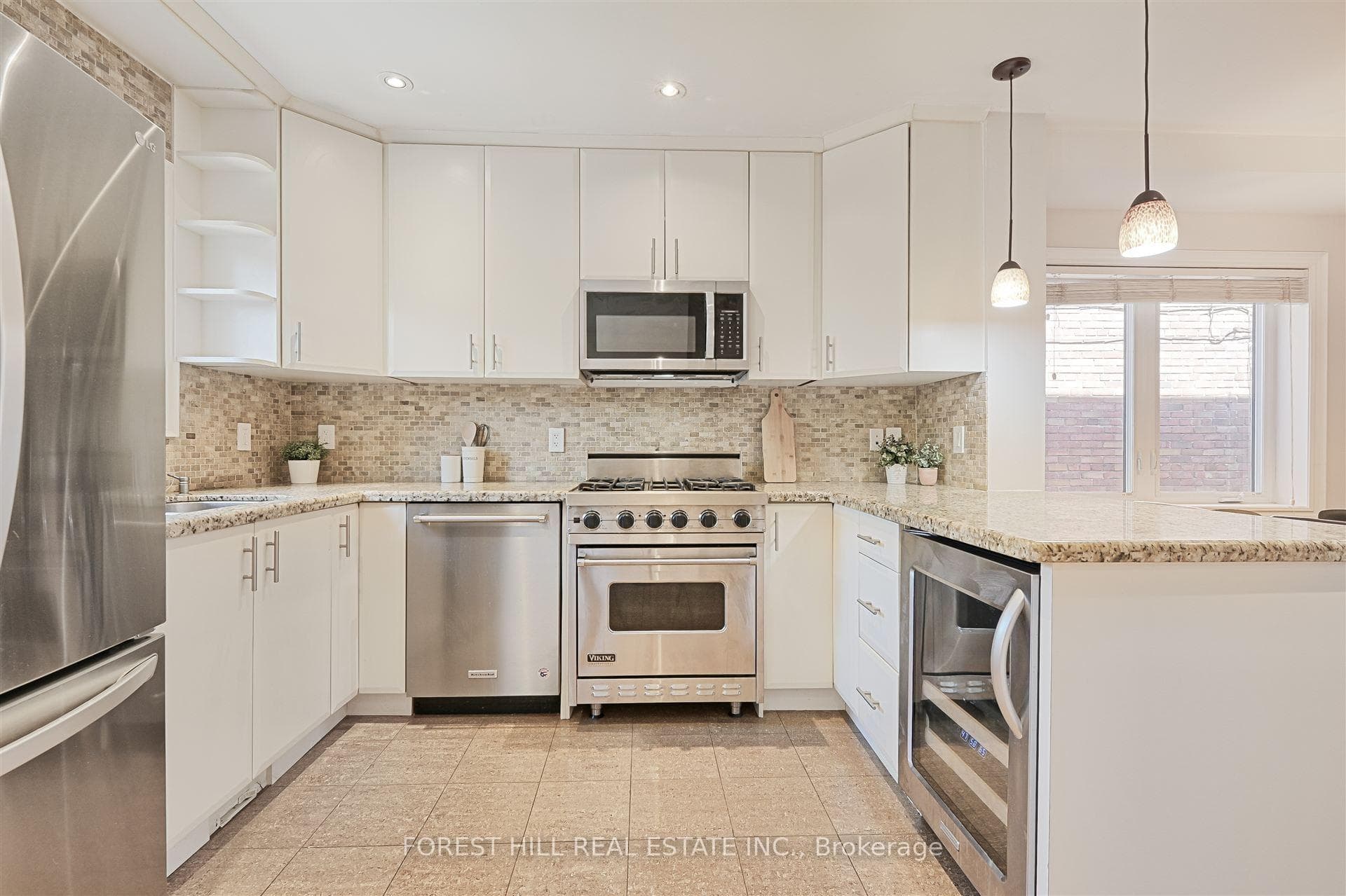 16 Chambers Avenue photo 9