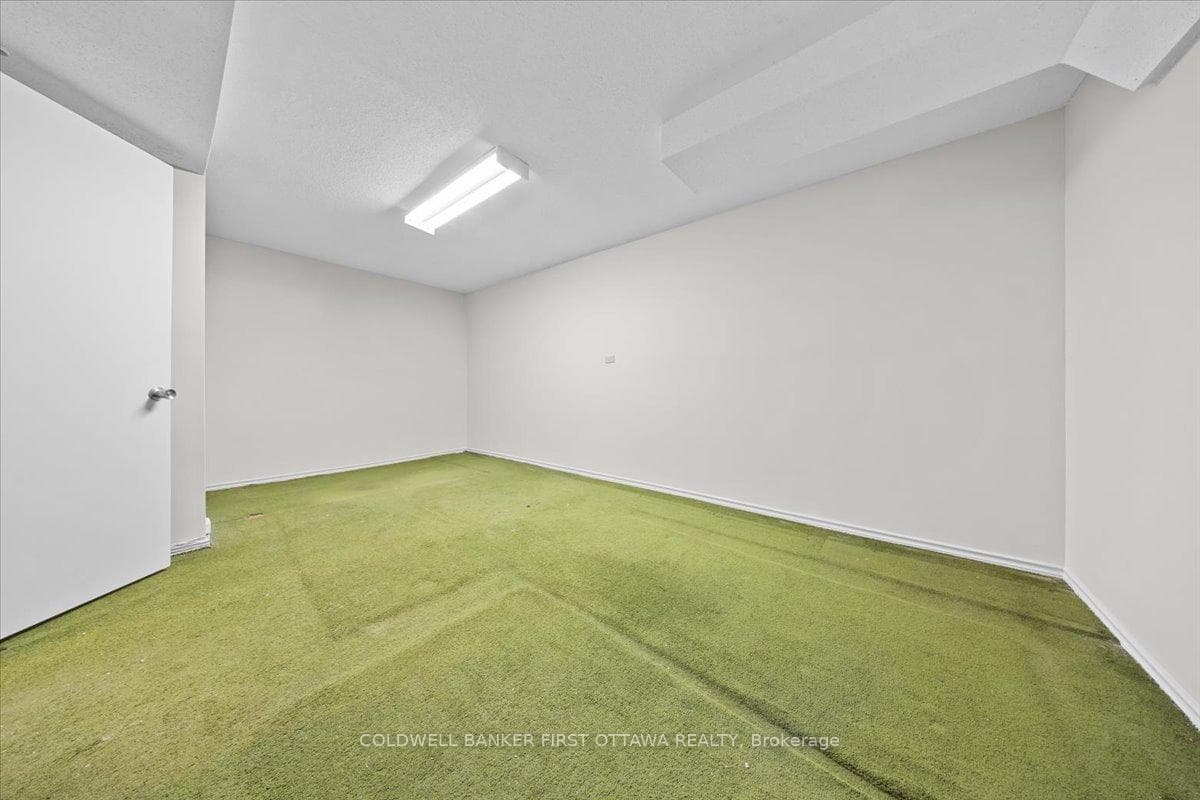1841 Thistleleaf Crescent photo 36