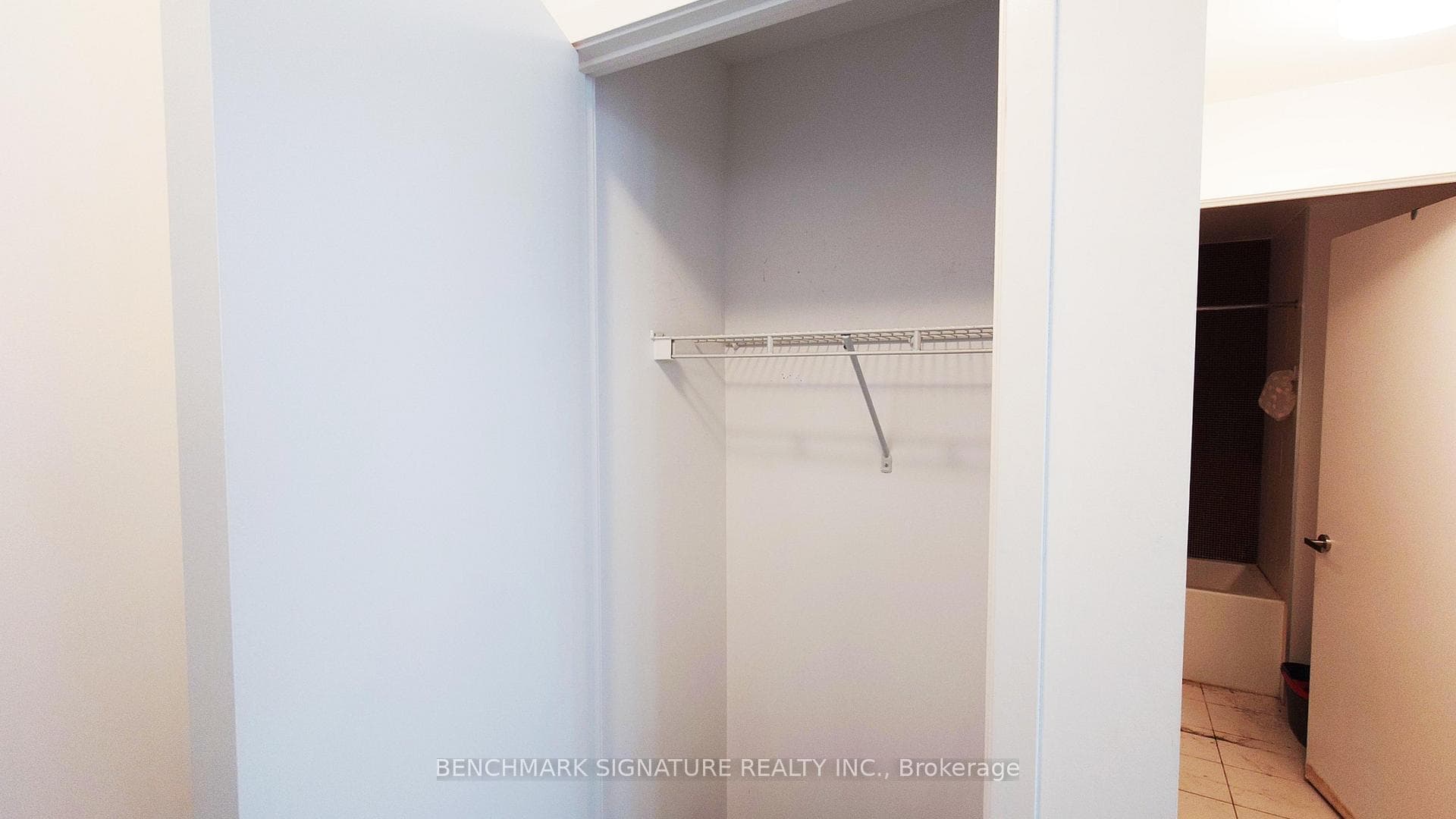 125 Peter Street Unit 612 photo 5